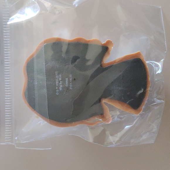 New The Exorcist Regan Chibi Magnet - Picture 2 of 3